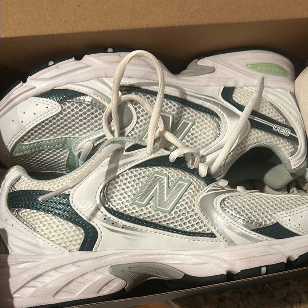 New Balance Sneakers' White and Green Sneakers Size 6W Size 4 1/2 M